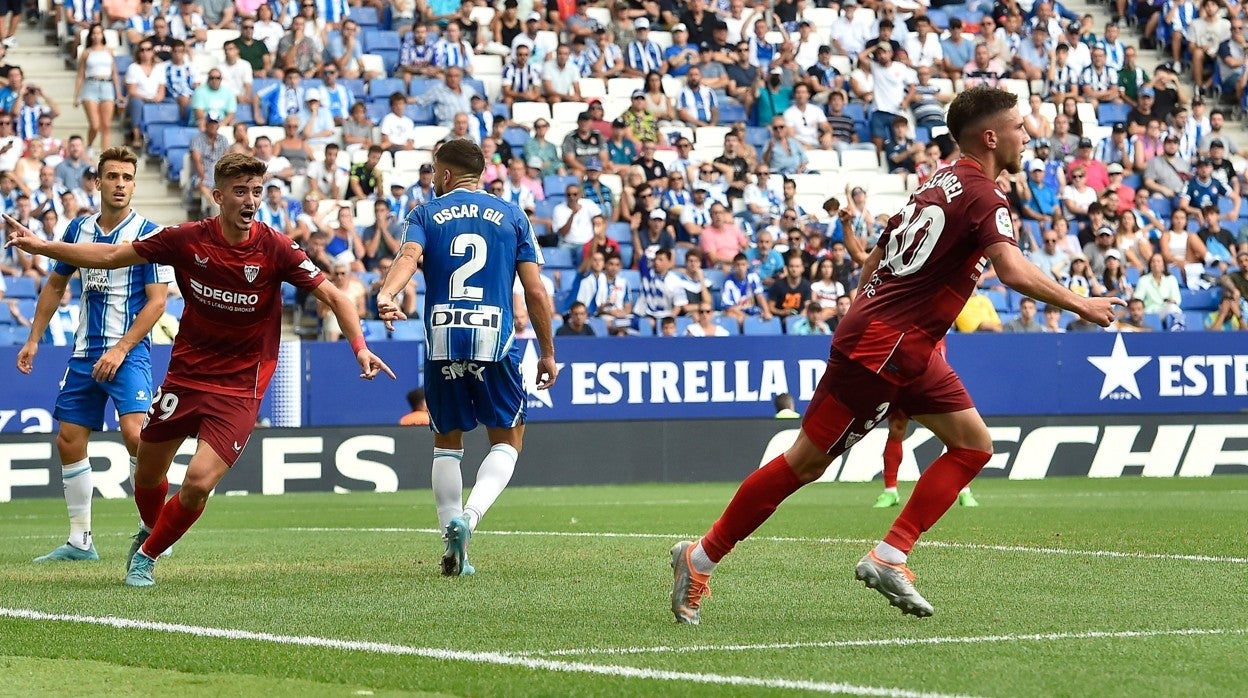 Carmona celebra uno de sus goles ante el Espanyol