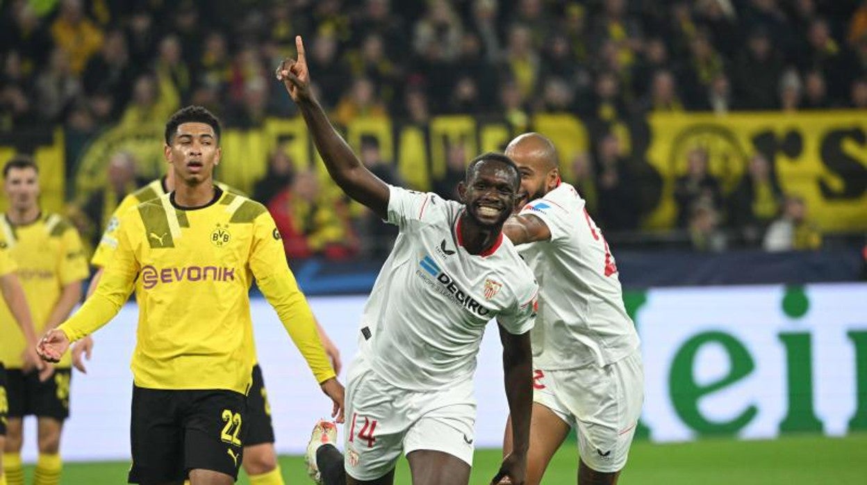 Nianzou celebra su gol, que suponía el 0-1 frente al Dortmund