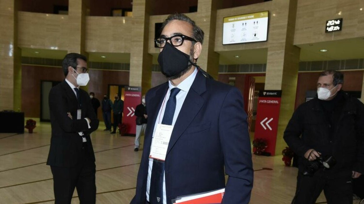 Andrés Blázquez, de '777 Partners', en una asamblea reciente del Sevilla FC