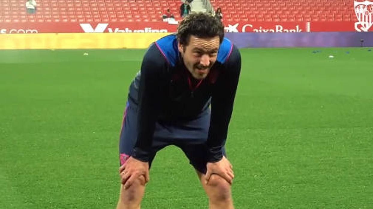 Thomas Delaney, durante su entrenamiento en la previa del Sevilla - Cádiz