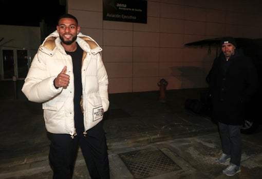 Monchi recibió al nuevo fichaje del Sevilla