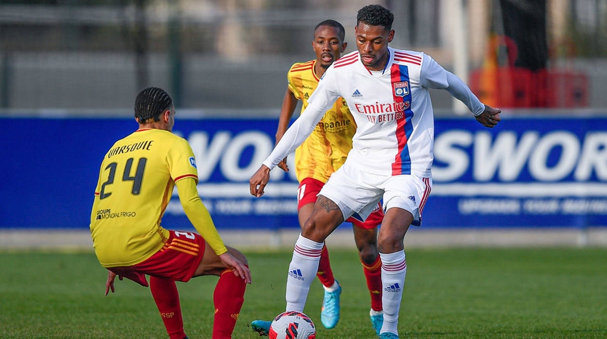 Reine-Adelaide, durante un partido con el Olympique Lyonnais