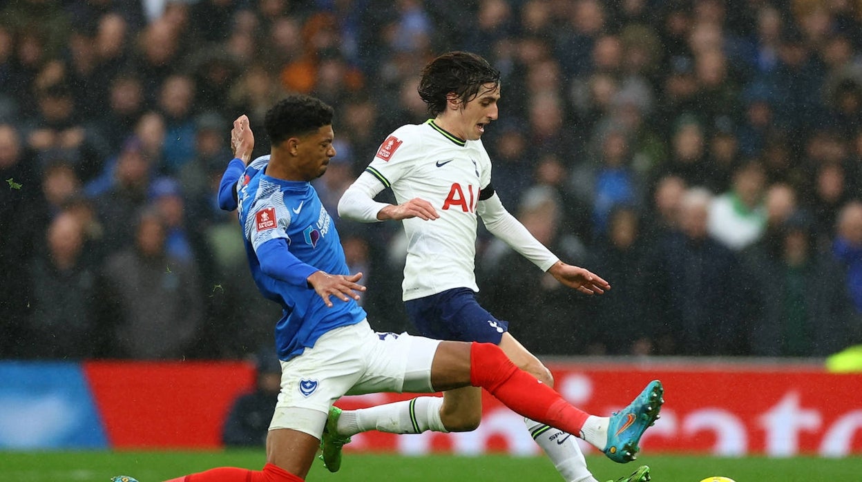 Bryan Gil, en un partido del Tottenham esta temporada