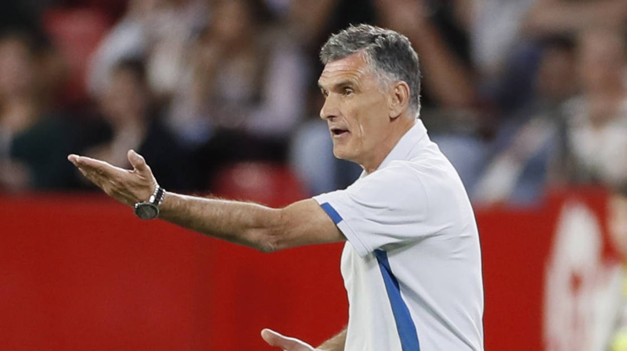 El entrenador del Sevilla, José Luis Mendilibar, durante el partido de Liga en Primera División que Sevilla FC y Celta de Vigo