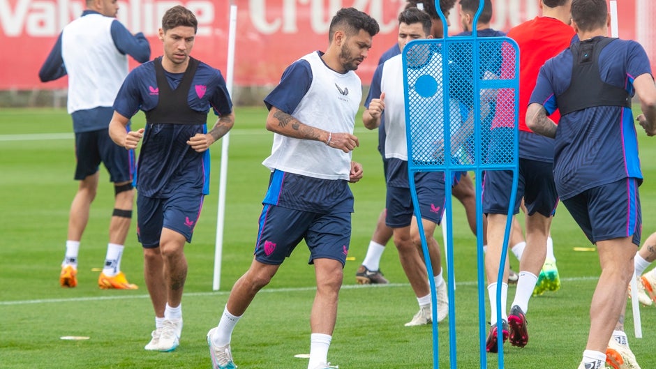Tecatito Corona, principal novedad en la convocatoria para Valladolid