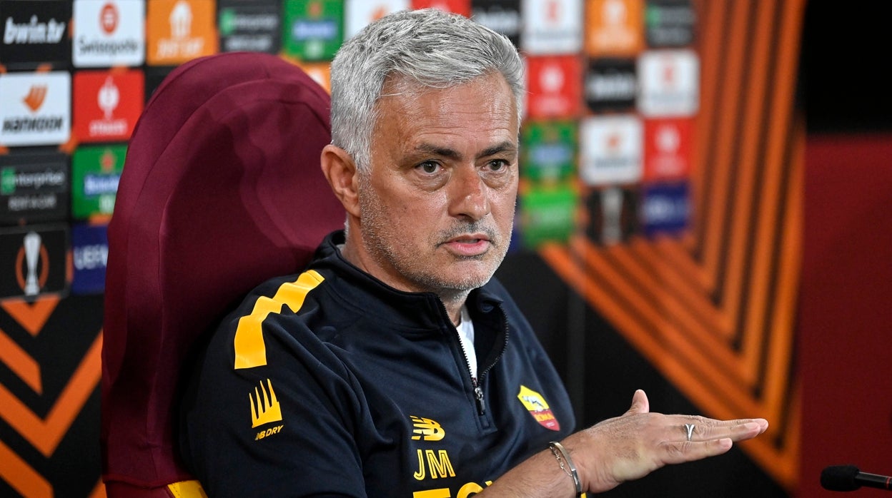 Mourinho, en la rueda de prensa de la Roma