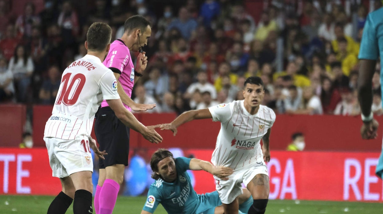 Un lance del juego del Sevilla - Real Madrid de la pasada temporada