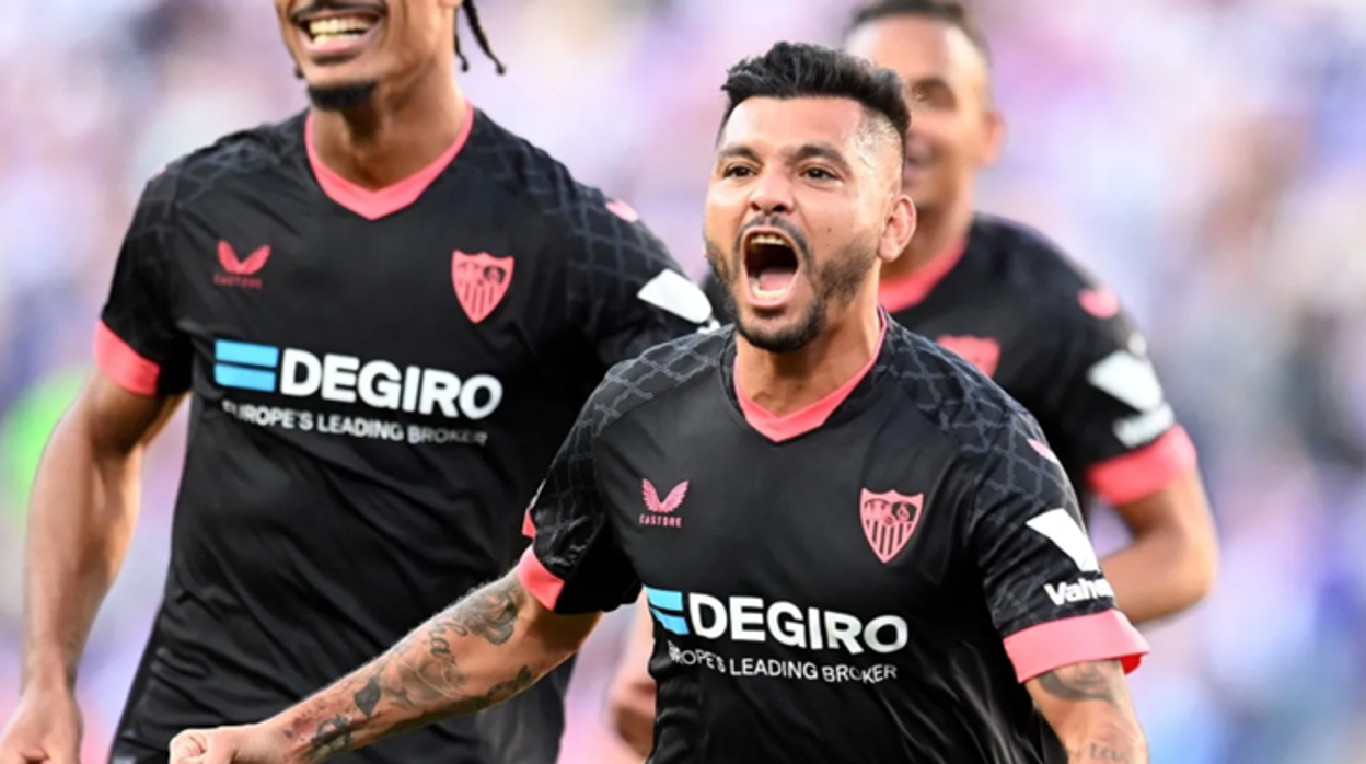Tecatito Corona celebra su gol ante el Valladolid en la 34ª jornada