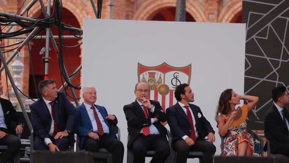 Pitos a José Castro durante su discurso en 'Fieles de Nervión'