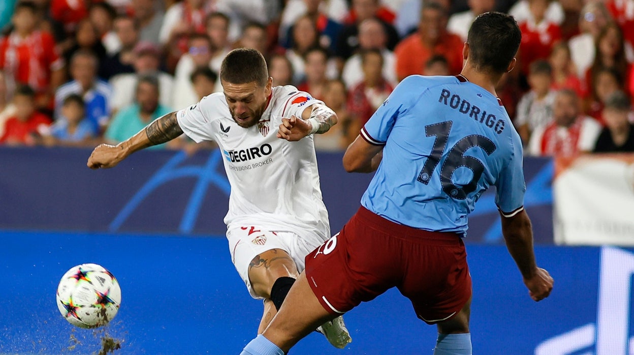 Papu Gómez, durante el Sevilla - Manchester City de la pasada temporada