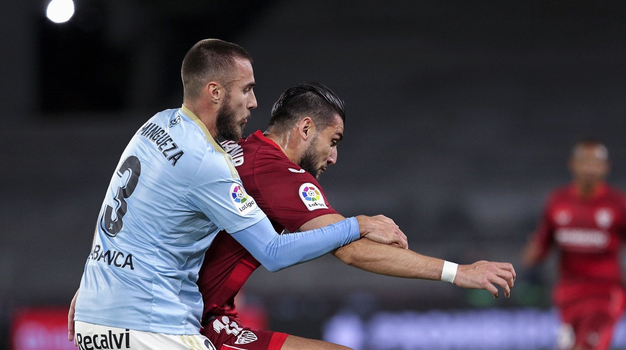 Rafa Mir durante un encuentro entre el Sevilla FC y el Celta de Vigo