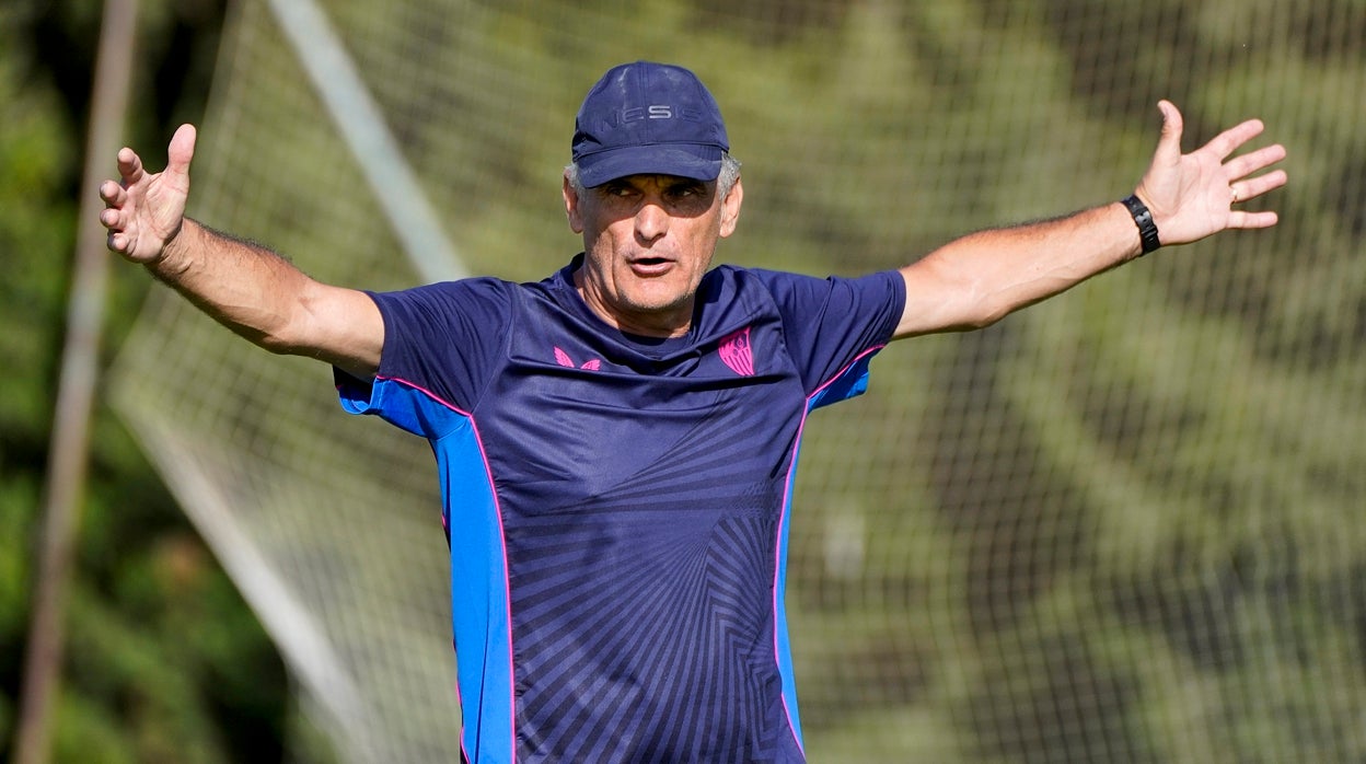 Mendilibar, en un entrenamiento en Montecastillo