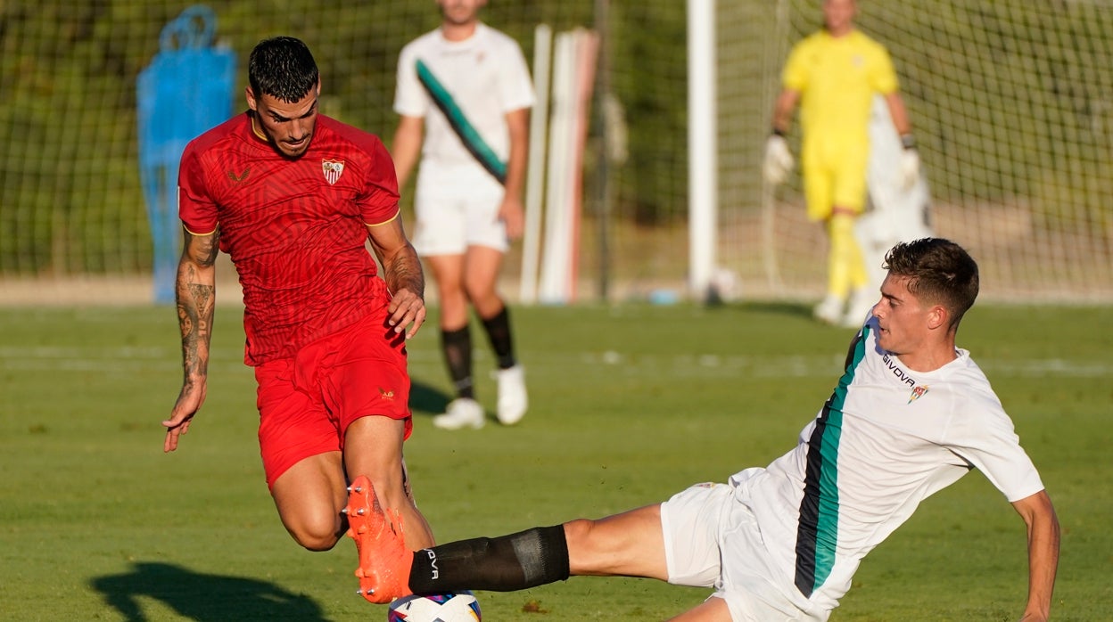 Isaac Romero, durante el amistoso ante el Córdoba