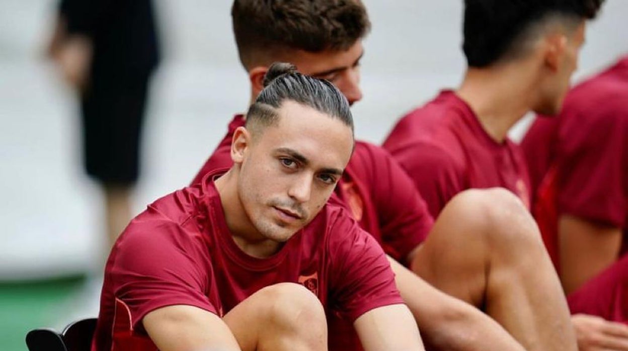 Luismi Cruz, en un entrenamiento con el Sevilla