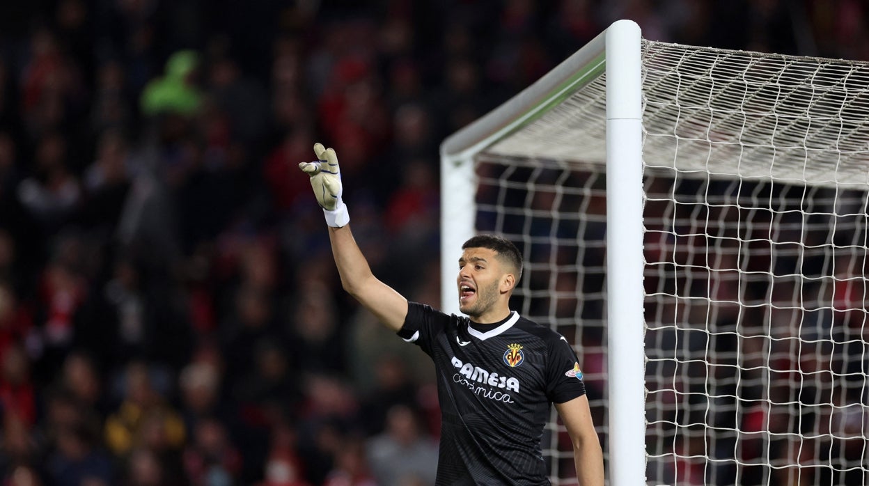 Gerónimo Rulli, durante un partido con el Villarreal