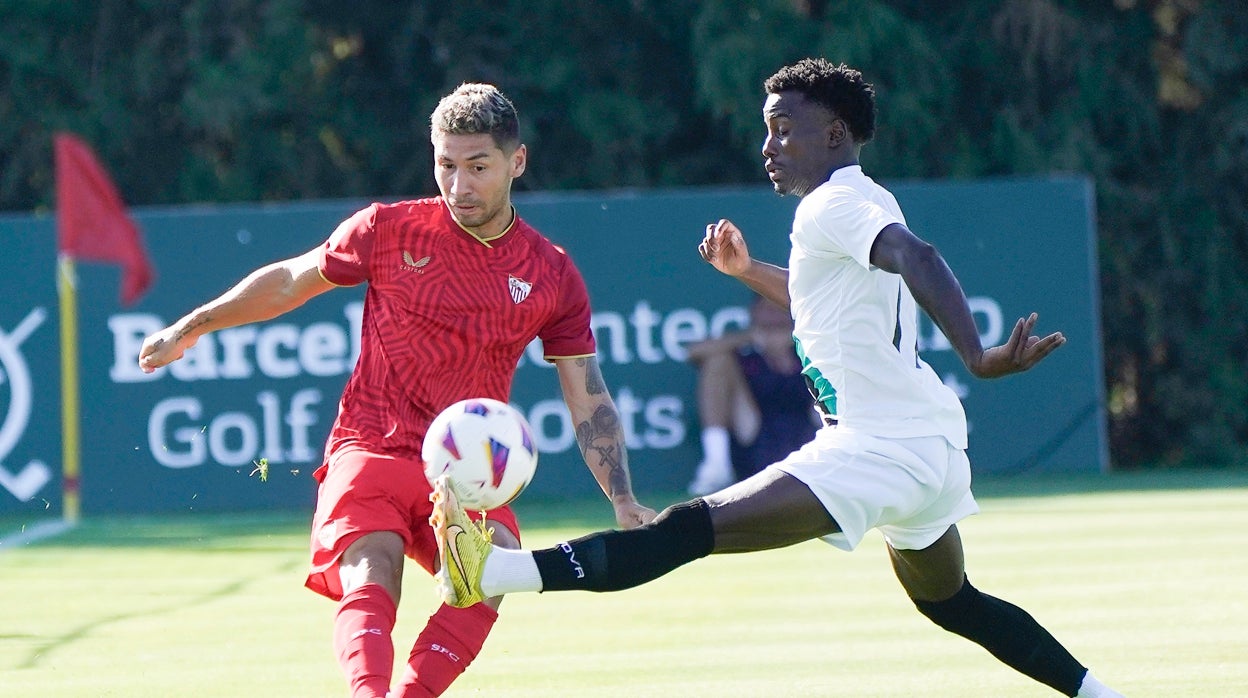 Gonzalo Montiel, durante el amistoso ante el Córdoba de esta pretemporada