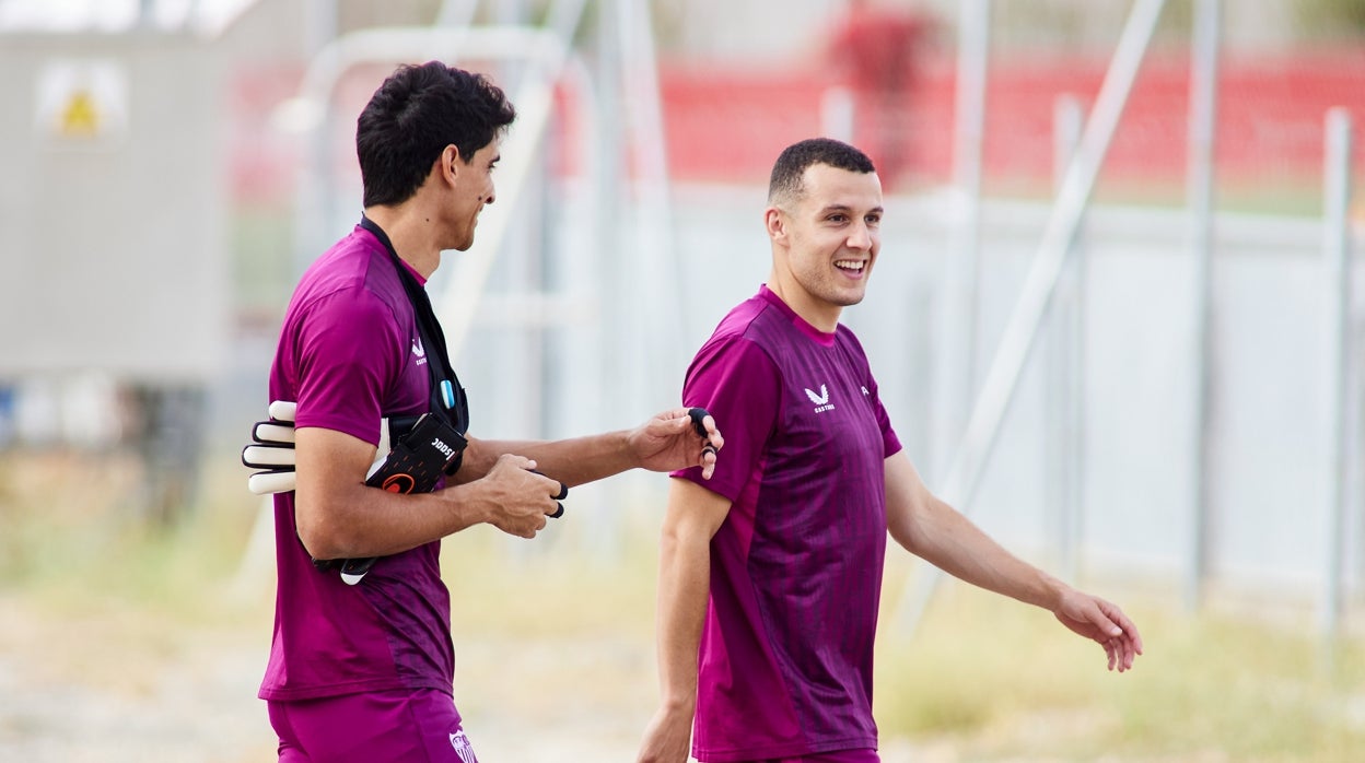Bono e Idrissi, en un entrenamiento con el Sevilla esta pretemporada