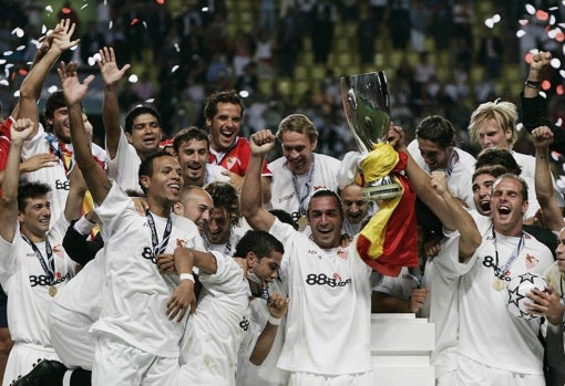 El Sevilla, vencedor de la Supercopa de Europa 2006 contra el Barcelona