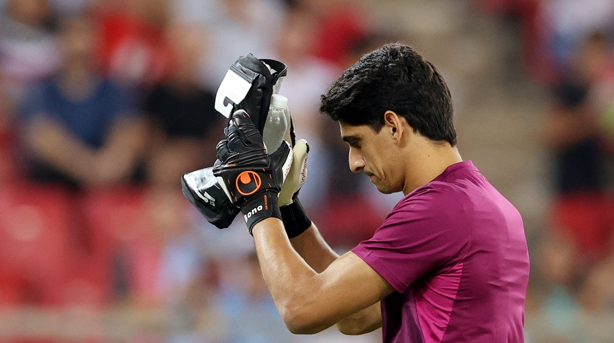 Bono no regresa con la expedición del Sevilla FC