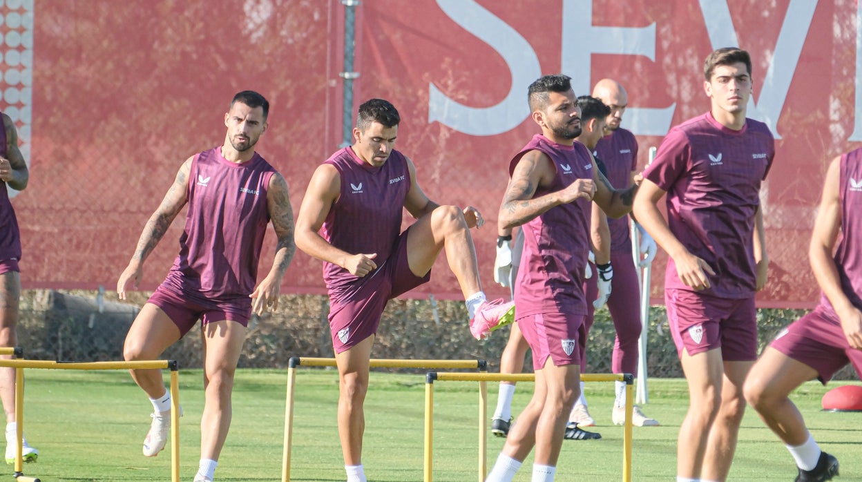 Entrenamiento del Sevilla de este viernes en la ciudad deportiva