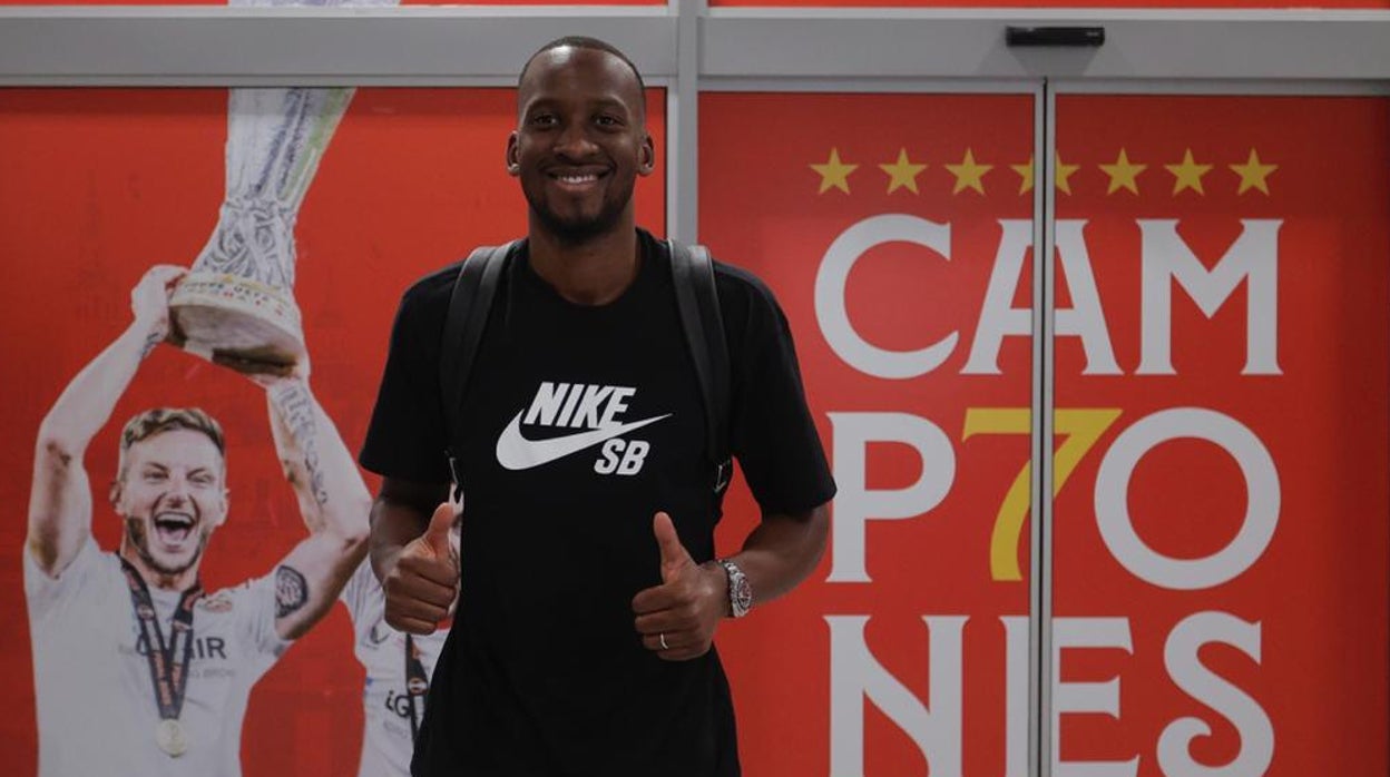 Dodi Lukebakio, a su llegada a Sevilla