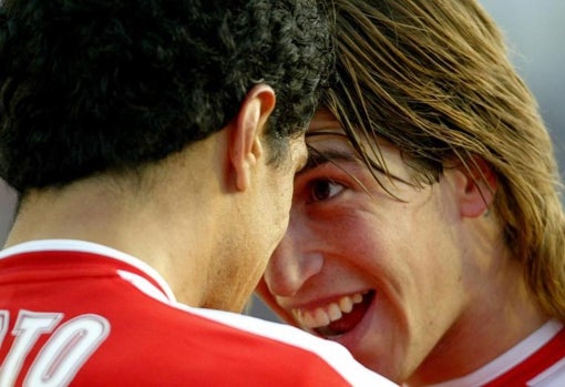 Renato y Ramos, cabeza con cabeza celebrando un gol del Sevilla