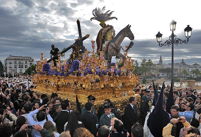 Costaleros de Sevilla: La cuadrilla del Cristo de las Tres Caídas