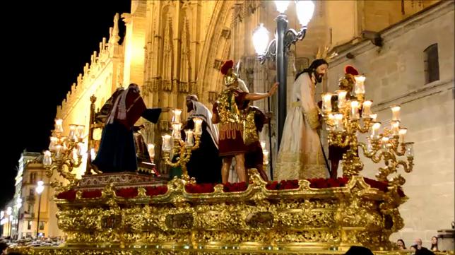 Hermandad de la Amargura. Silencio Blanco entrando en la Catedral. 2014