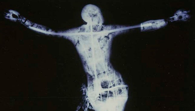 El Gobierno retirará las fotos hirientes de los cristos tras exigirlo las cofradías