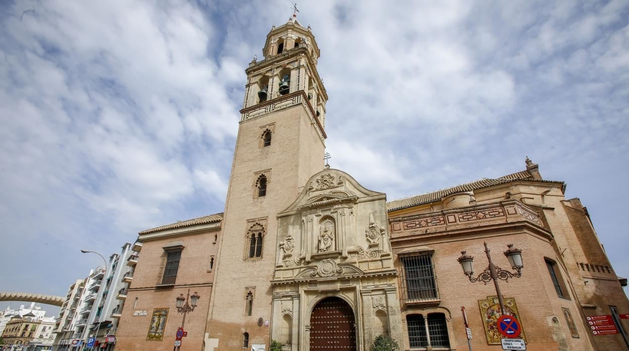 Iglesia de San Pedro vista desde la plaza Cristo de Burgos