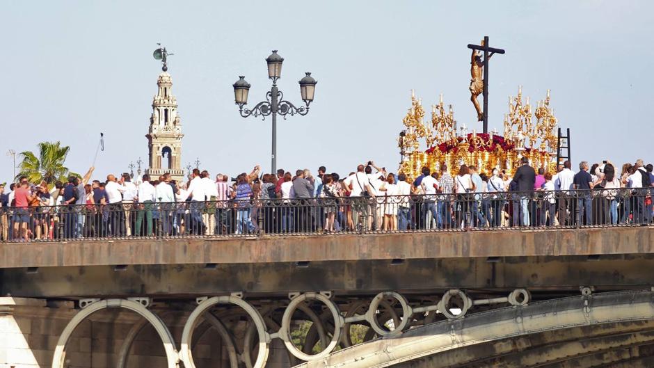 Los mejores vídeos del Viernes Santo en Sevilla