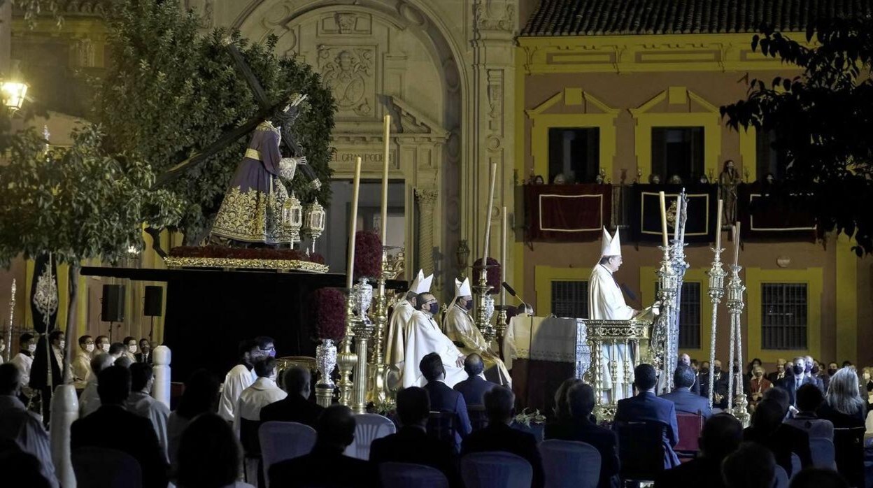 Misa estacional por el cuarto centenario del Gran Poder celebrada el 1 de octubre en la plaza de San Lorenzo