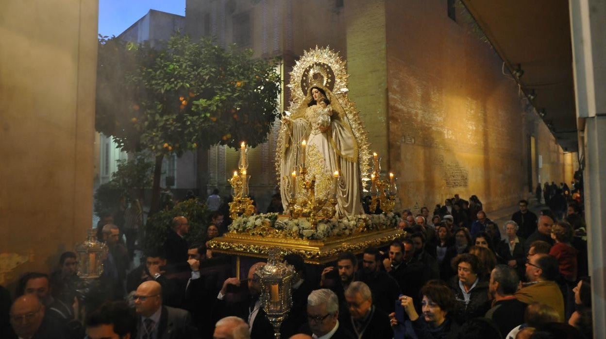 La Virgen de las Nieves en andas, en 2015