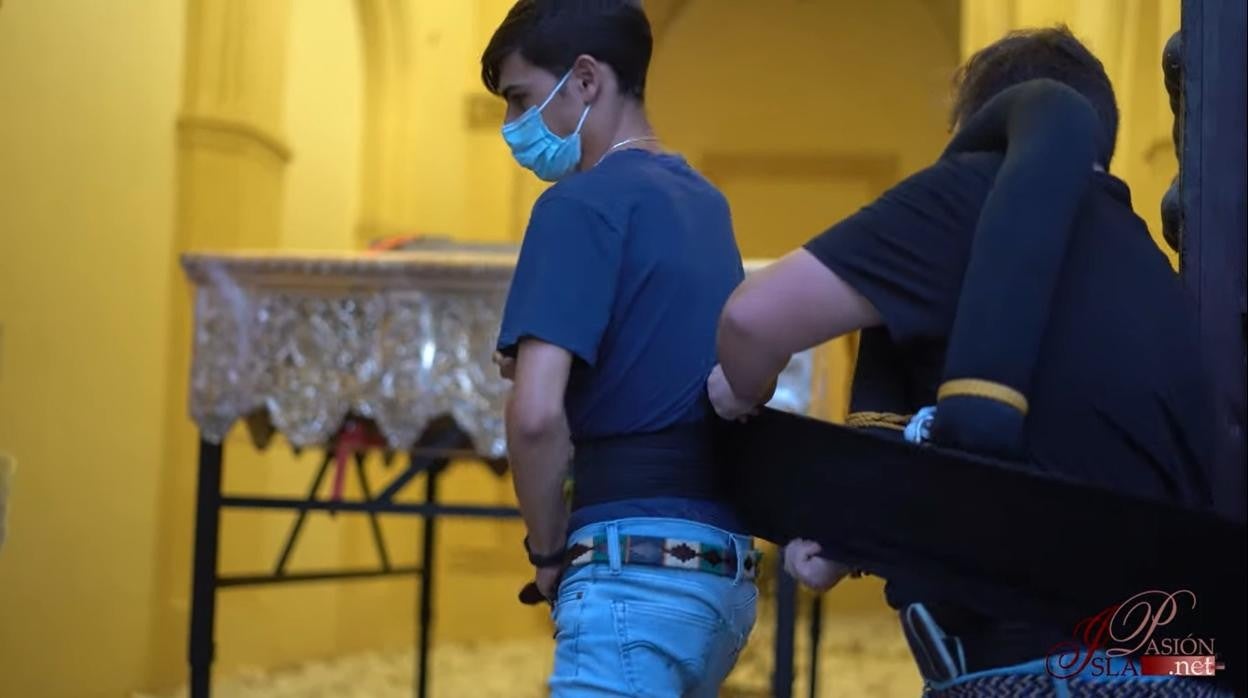 Ensayo de costaleros en Arcos de la Frontera el 27 de agosto de 2021