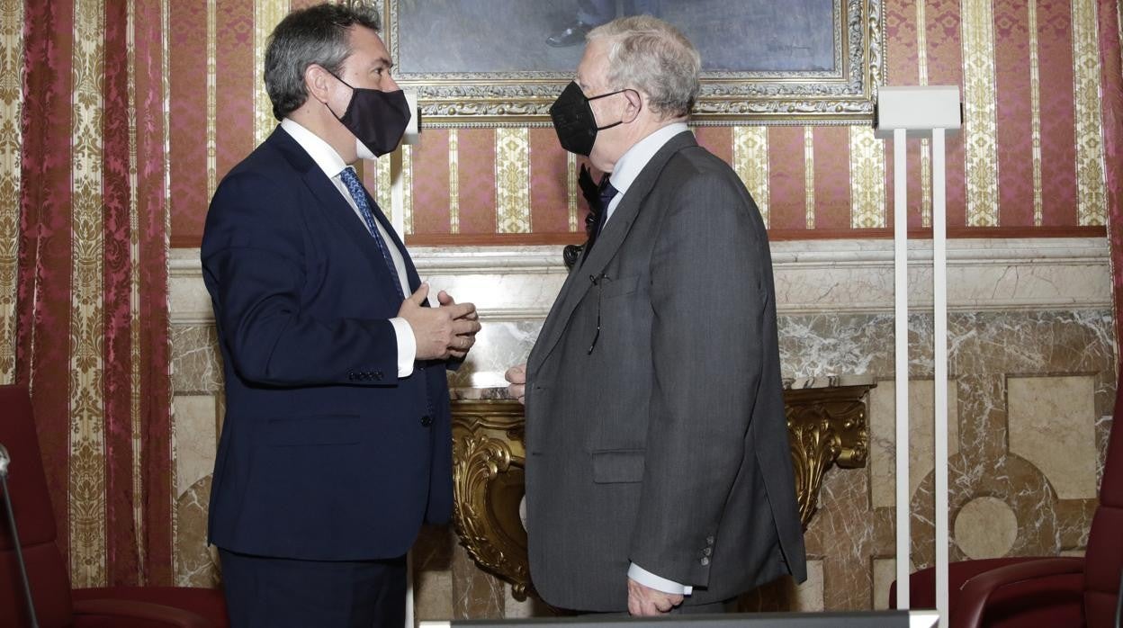 El alcalde de Sevilla, Juan Espadas, y el presidente del Consejo, Francisco Vélez