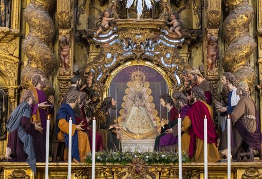 El cuadro de la Virgen del Rocío, entre los apóstoles de la Cena, representando el miisterio de Pentecostés