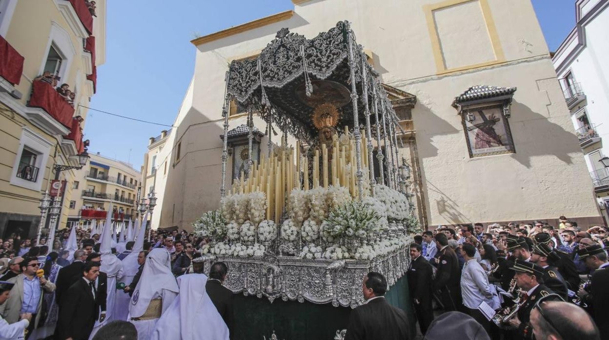 La Virgen de la Candelaria bajo palio