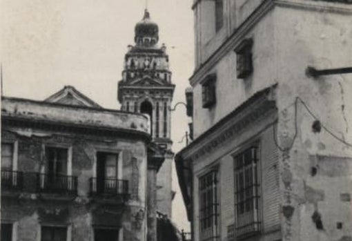 Aspecto de la actual capilla casa hermandad del Cristo de Burgos cuando la cofradía lo adquirió en 1979