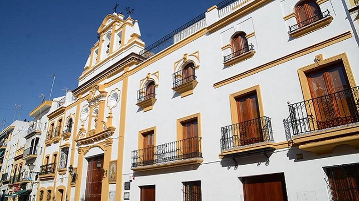 Fachada de la capilla de los Marineros y de la casa hermandad de la Esperanza de Triana