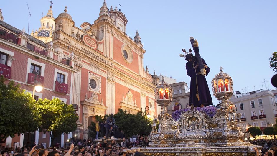 Horas y dónde ver las procesiones de Semana Santa en directo: la retransmisión exclusiva de ABC del Jueves Santo en Sevilla