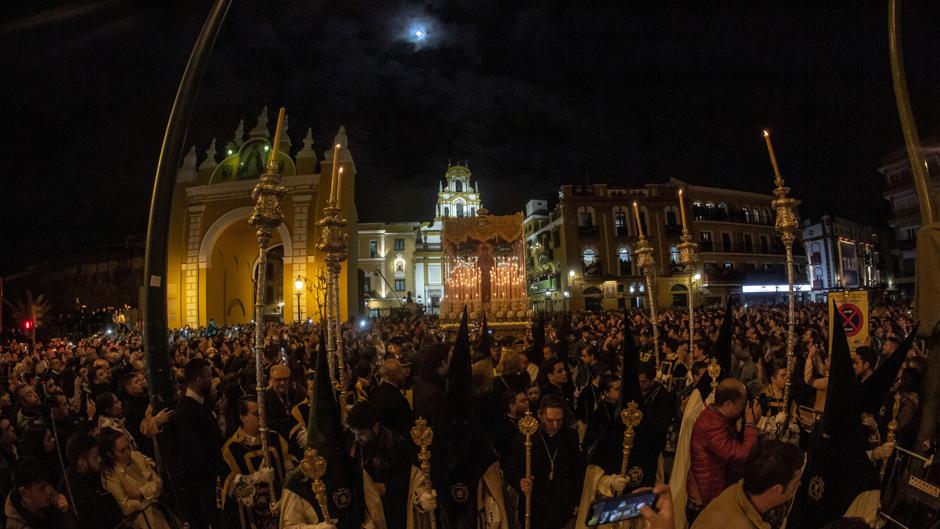 Horas y dónde ver las procesiones de Semana Santa en directo: la retransmisión exclusiva de ABC de la Madrugada en Sevilla