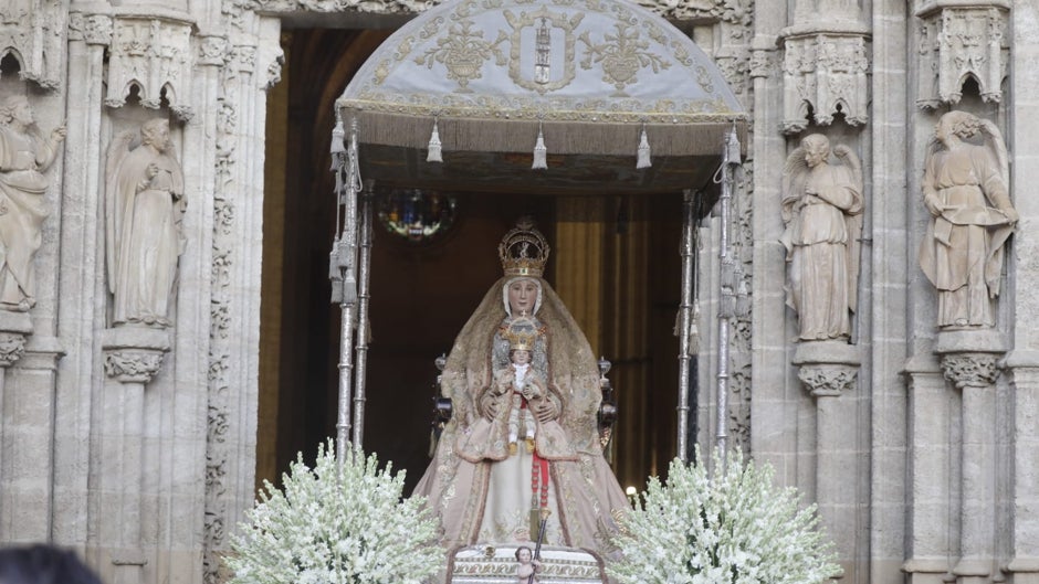 La sonrisa que bendice Sevilla desde hace siglos
