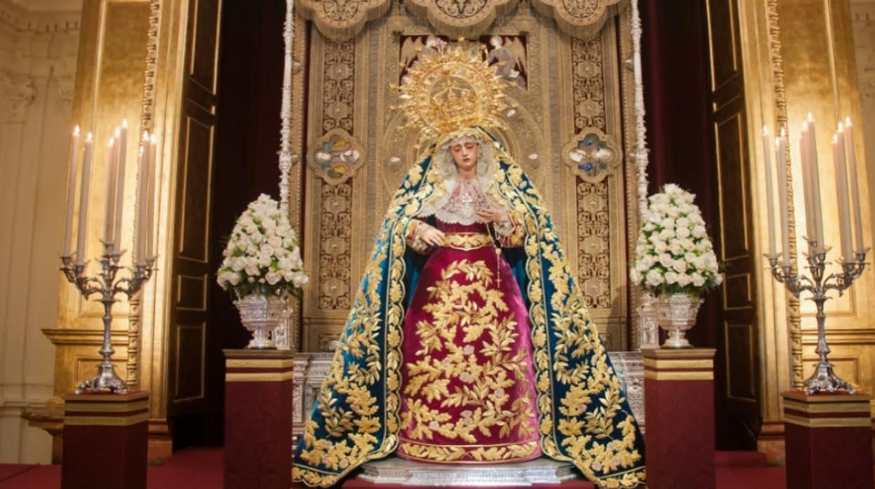 La Virgen de la Angustia de los Estudiantes en besamanos