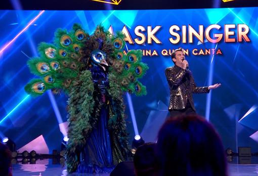 Momento antes de que Pavo Real se quitase la máscara