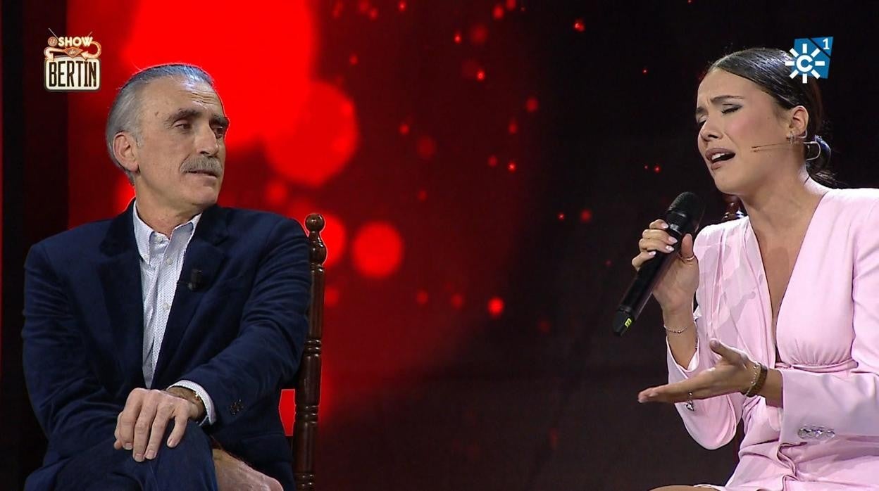 Pilar Bogado le cantó dos fandangos a Juan y Medio