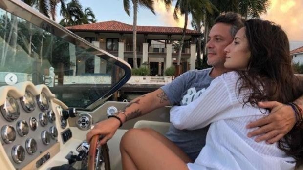 Alejandro Sanz navega hacia su estrella del Paseo de la Fama de Hollywood