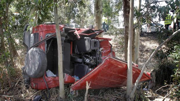 Estado en el que quedó en 2011 un turismo accidentado en la N-IV a su paso por Los Palacios