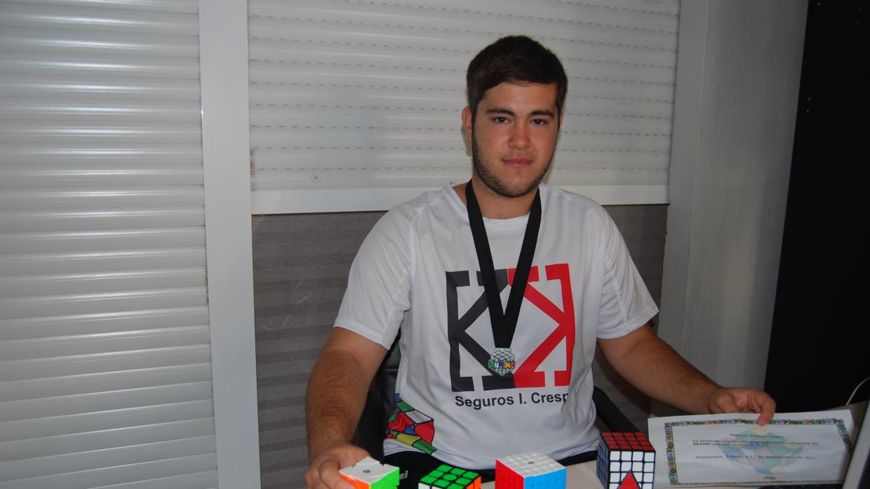 El loreño Manuel Arjona consiguió la medalla de plata en la modalidad skewb en el campeonato de España