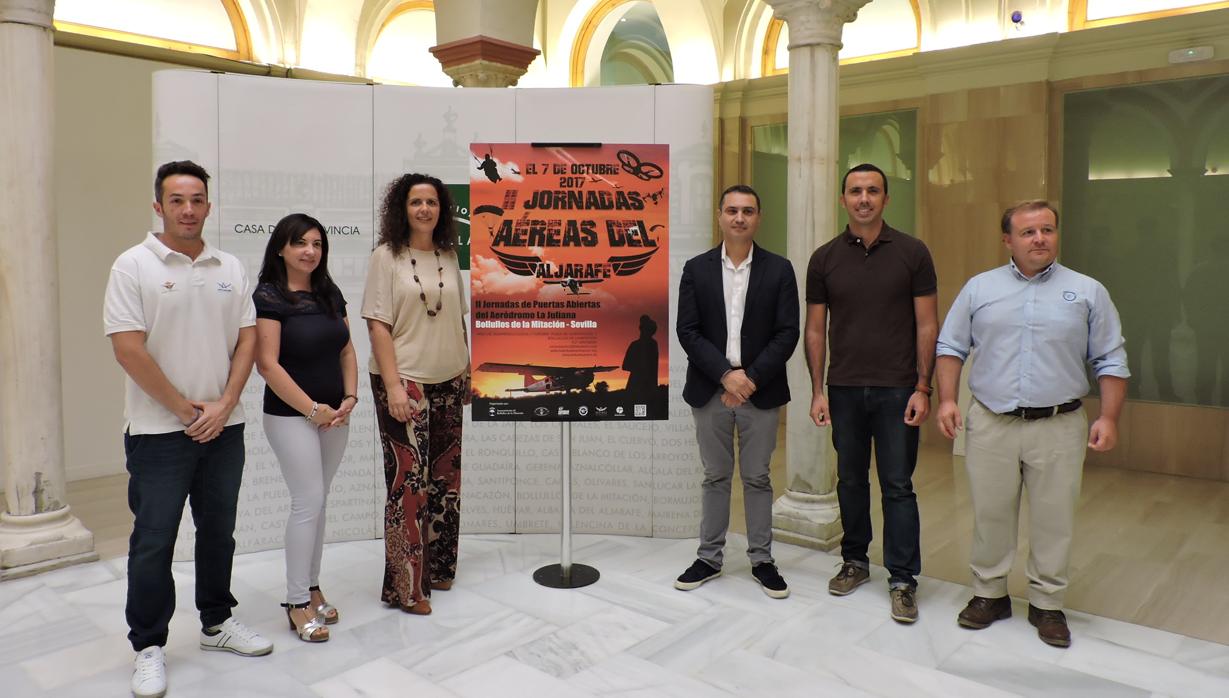 Representantes institucionales y organizadores, durante la presentación de las II Jornadas Aéreas del Aljarafe