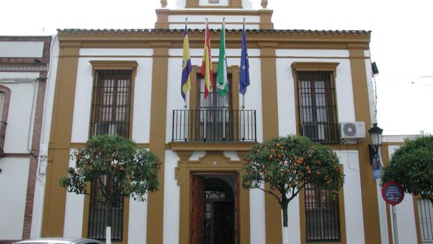 Un hermano del exalcalde de Gines explotó gratis un bar municipal durante 16 años